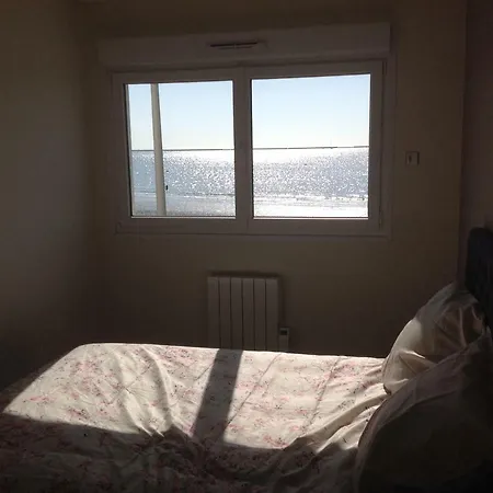 Апартаменты Face A La Mer