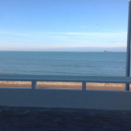 Face A La Mer Апартаменты *